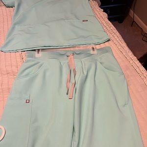 Both pairs only worn once. Just too big for me